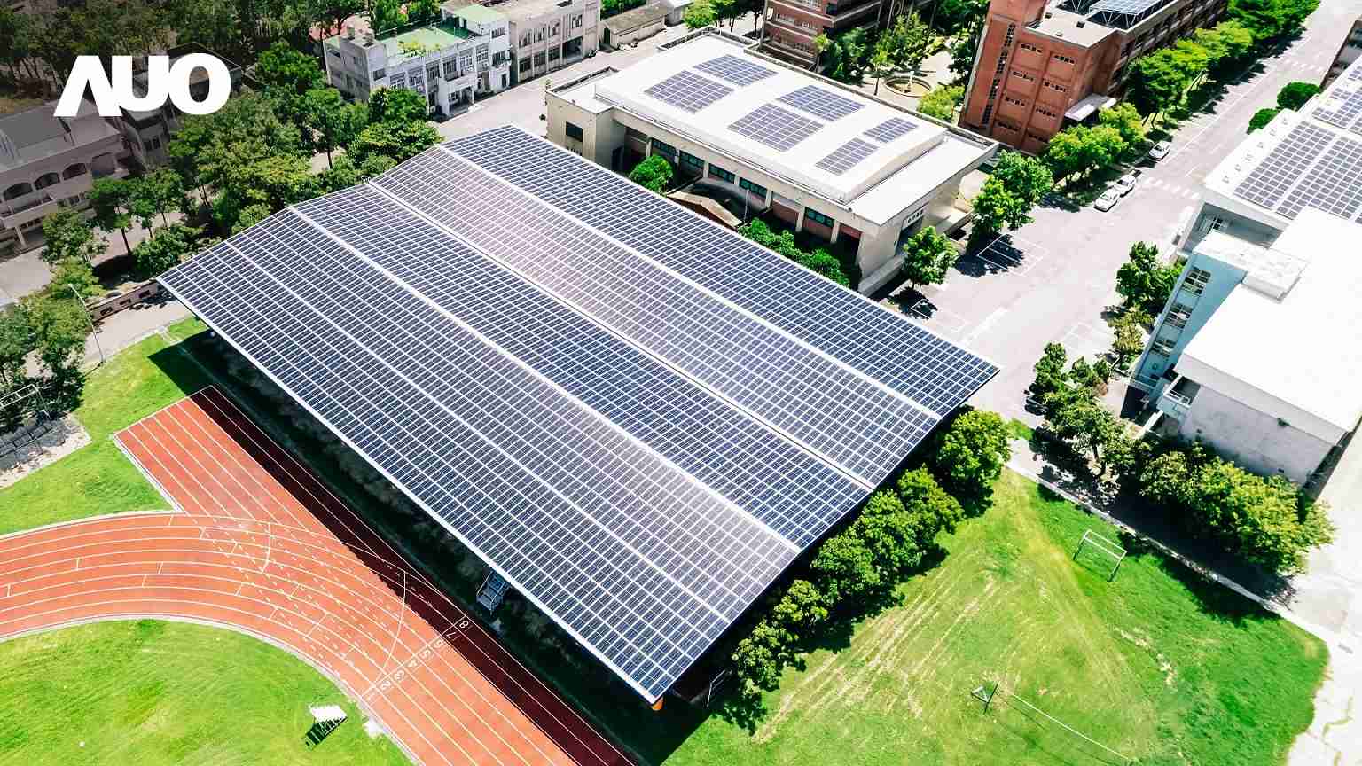 冰球突破SunSteel光电整合型浪板具备快速安装、、、、轻量化优势，，，可提升15%发电效能，，，，通过国际IEC与台湾VPC认证安全、、防漏、、、、耐候标准